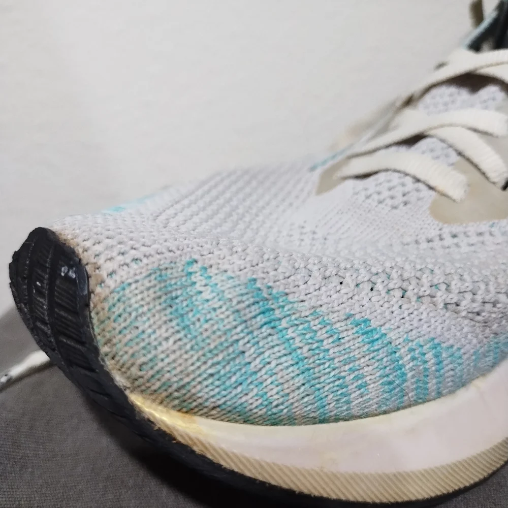 Brooks Women's Levitate 4 - Size 10 - Picture 12 of 16